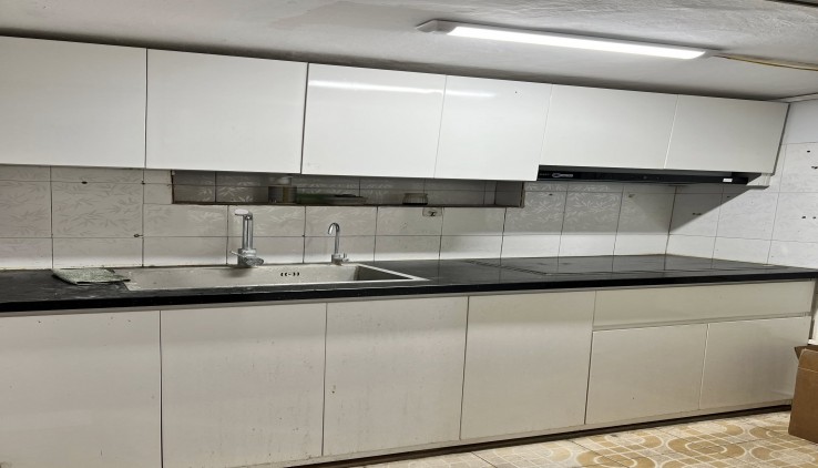 Cho thuê căn hộ Tầng 2 Tập thể  Phố Hàng Quạt 60m2, 2 ngủ,  Full đồ, 9 Triệu/tháng.